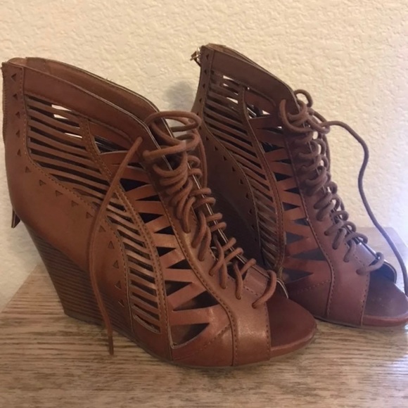 Tan wedge shoes - Picture 2 of 8